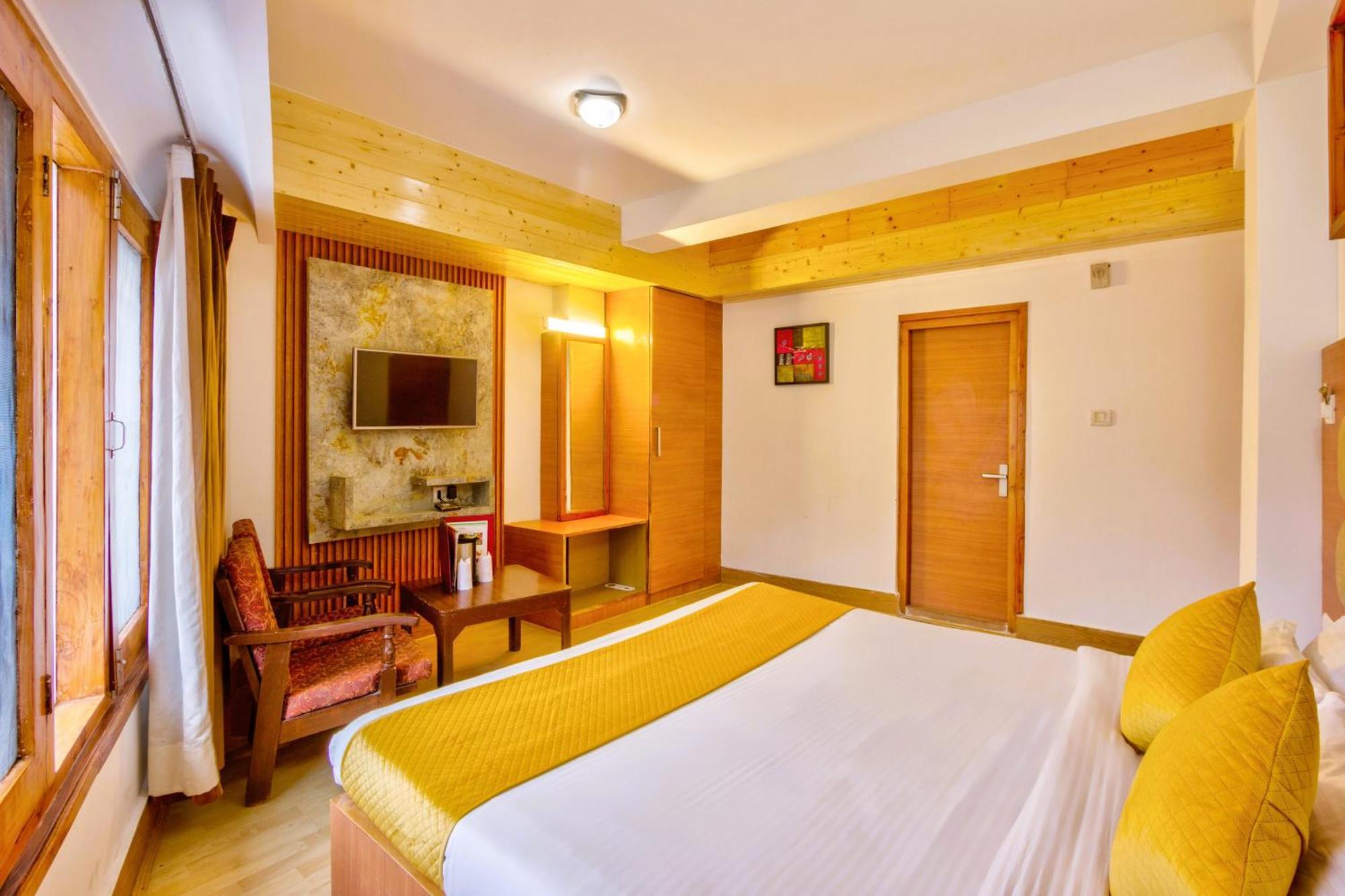 Hotel Greenfields Manāli Екстериор снимка